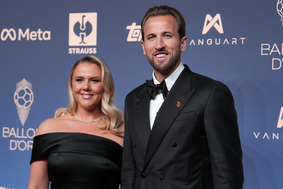 England's soccer player Harry Kane and wife Katie Goodland attend the Ballon d'Or ceremony at the London Palladium Theatre in London, England, Monday, Oct. 26, 2026 . (AP Photo/Kin Cheung)
B ...