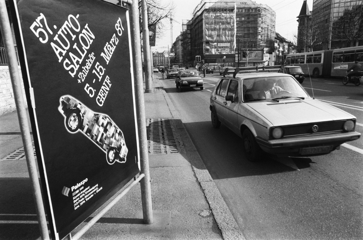 Das Plakat des 57. Internationalen Automobilsalons von Genf, aufgenommen am 23. Februar 1987. (KEYSTONE/Str)=== === : FILM]
