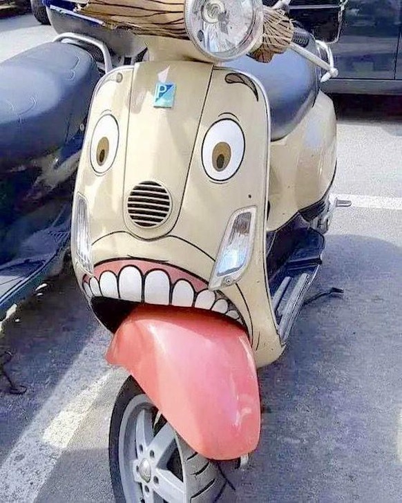 PICDUMP 402 – es ist das, wonach es aussieht!\nGeile Vespa. Geil lackiert. Gefällt mir.