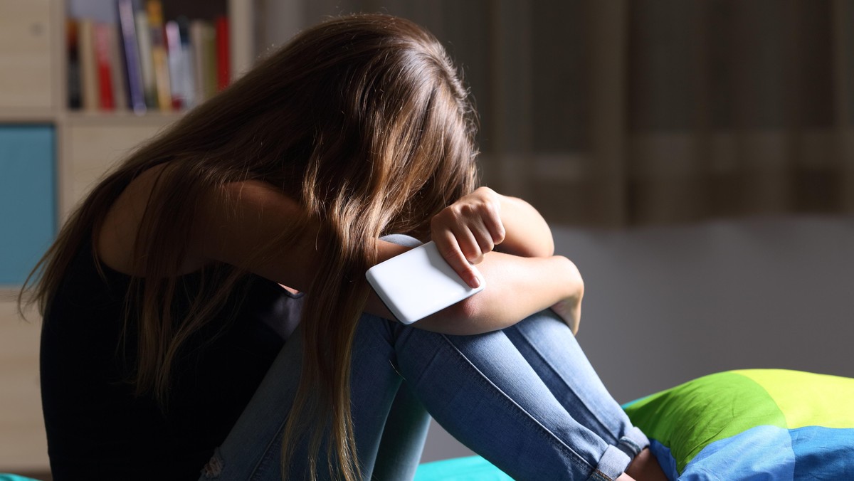 Le cyberharcèlement, une situation très douloureuse qui peut survenir quand des nudes privés atterrissent sur les écrans d'un grand nombre de personnes.