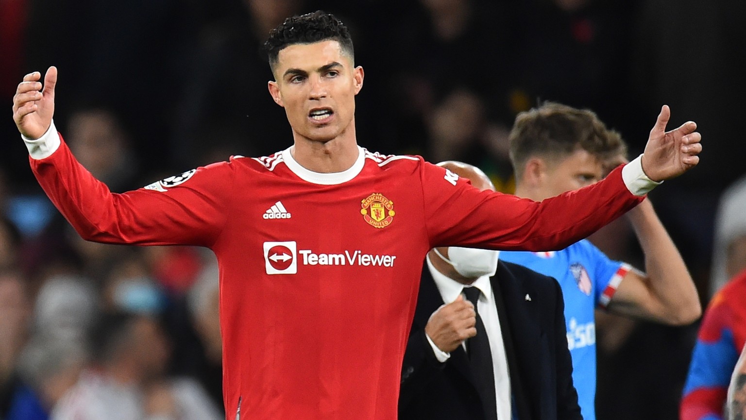 epa09827444 Manchester United&#039;s Cristiano Ronaldo reacts during the UEFA Champions League round of 16, second leg soccer match between Manchester United and Atletico Madrid in Manchester, Britain ...