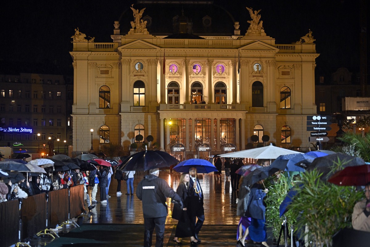 Visitors wait in front of the opera house for the green carpet during the Award Night ceremony of 20th Zurich Film Festival (ZFF) in Zurich, Switzerland, on Saturday, October 12, 2024. The Zurich Film ...