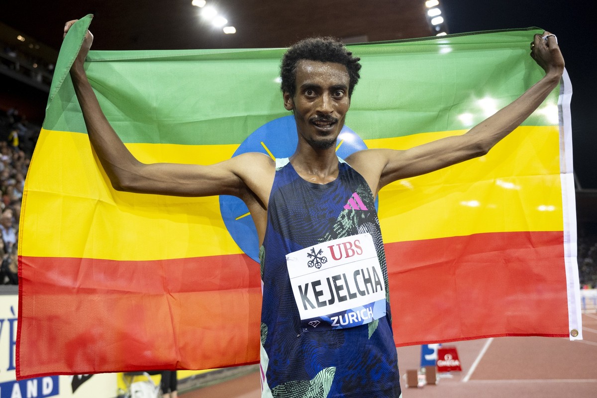 Yomif Kejelcha of Ethiopia celebrates after winning the 5000m Men during the World Athletics Diamond League Weltklasse athletics meeting at the Letzigrund stadium in Zurich, Switzerland, Thursday, Aug ...