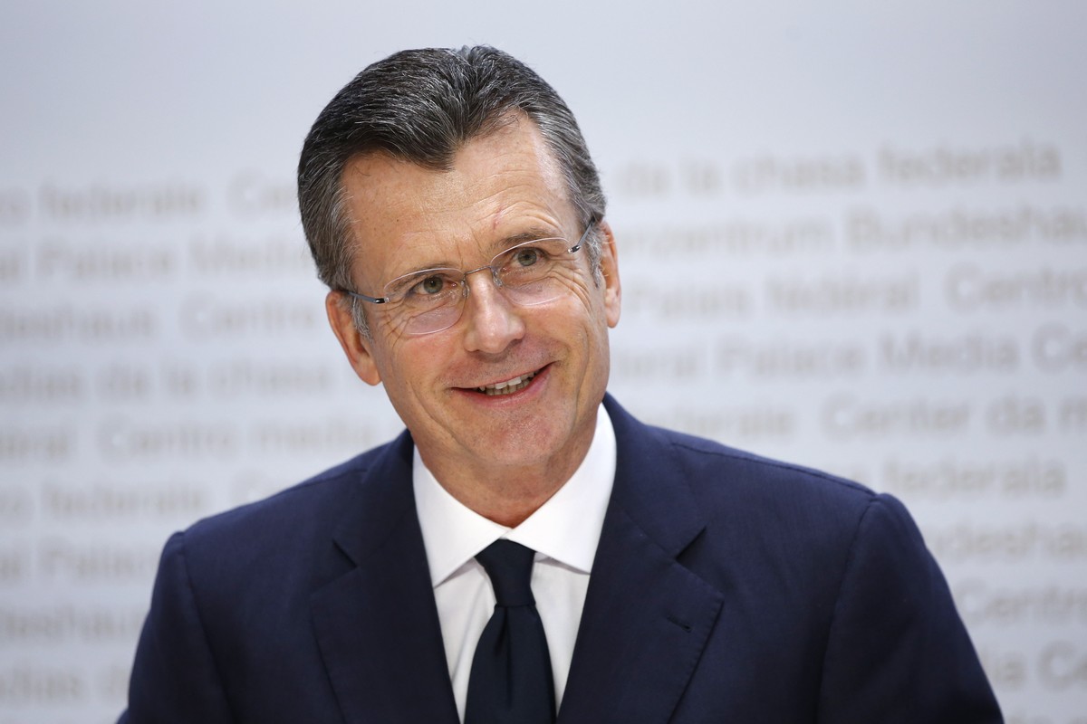 epa08780701 Philipp Hildebrand, a former head of the Swiss Central Bank, speaks at a press conference in Bern, Switzerland, 28 October 2020. The Swiss government has nominated Hildebrand as candidate  ...