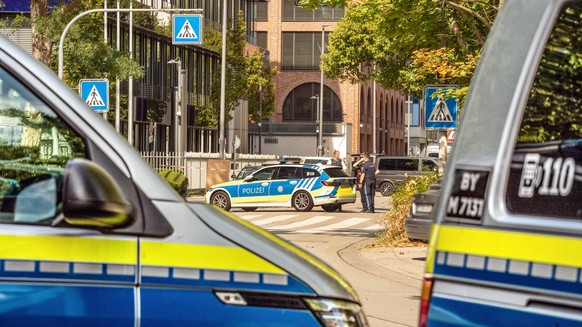 Versuchter Brandanschlag letzte Nacht: Polizei riegelt das Gelände um die Unternehmenszentrale des Technologiekonzerns Rohde &amp; Schwarz ab, München, 3. September 2026 Deutschland, München, 3. Septe ...