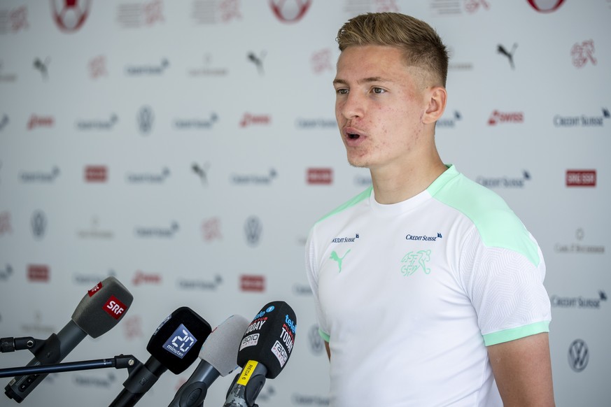 epa09259219 Switzerland&#039;s defender Becir Omeragic, speaks to journalists after a training session prior to the UEFA EURO 2020 soccer tournament at the Dalga Arena, in Baku, Azerbaijan, 10 June 20 ...