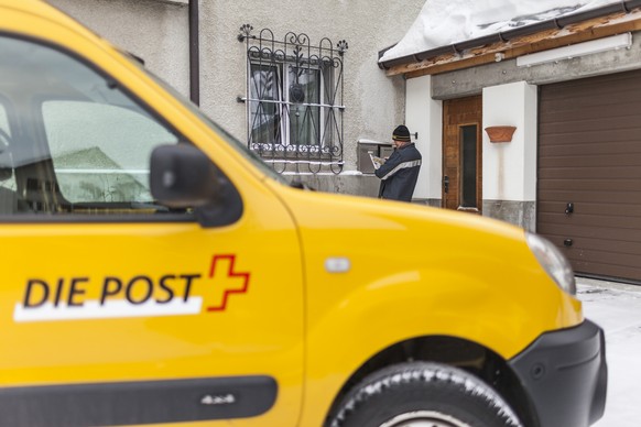 ZU DEN BERICHTEN DER „SCHWEIZ AM SONNTAG“ UEBER SPARPLAENE DER POST STELLEN WIR IHNEN AM SONNTAG, 9. FEBRUAR 2014 FOLGENDES ARCHIVBILD ZUR VERFUEGUNG – Ernst Simmen, Poestler bei die Schweizerischen P ...