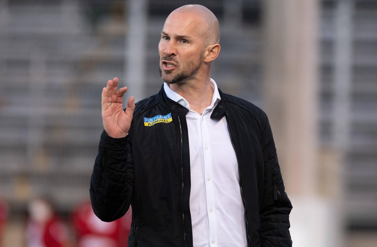 28.04.2021, TGW Arena, Pasching, AUT, 1. FBL, LASK vs SK Puntigamer Sturm Graz, Meistergruppe, 6. Runde, im Bild Trainer Christian Ilzer SK Puntigamer Sturm Graz // during the tipico Bundesliga Champi ...