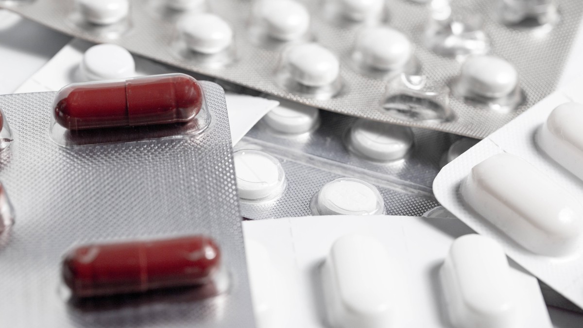Pharmazie: Medikamente *** Pharmacy: Drugs Coronavirus: Ein Medikament in Form von Tabletten ist derzeit noch nicht bekannt. Im BIld: Verschiedene Tabletten und Pillen in Verpackungen. Wien,