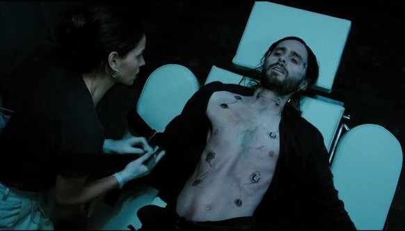 «Morbius»
Wissenschaftler Dr. Morbius (gespielt von Jared Leto) leidet an einer tödlichen Blutkrankheit. Der Versuch, diese selbst zu heilen, geht schief und er verwandelt sich in ein blutrünstiges We ...