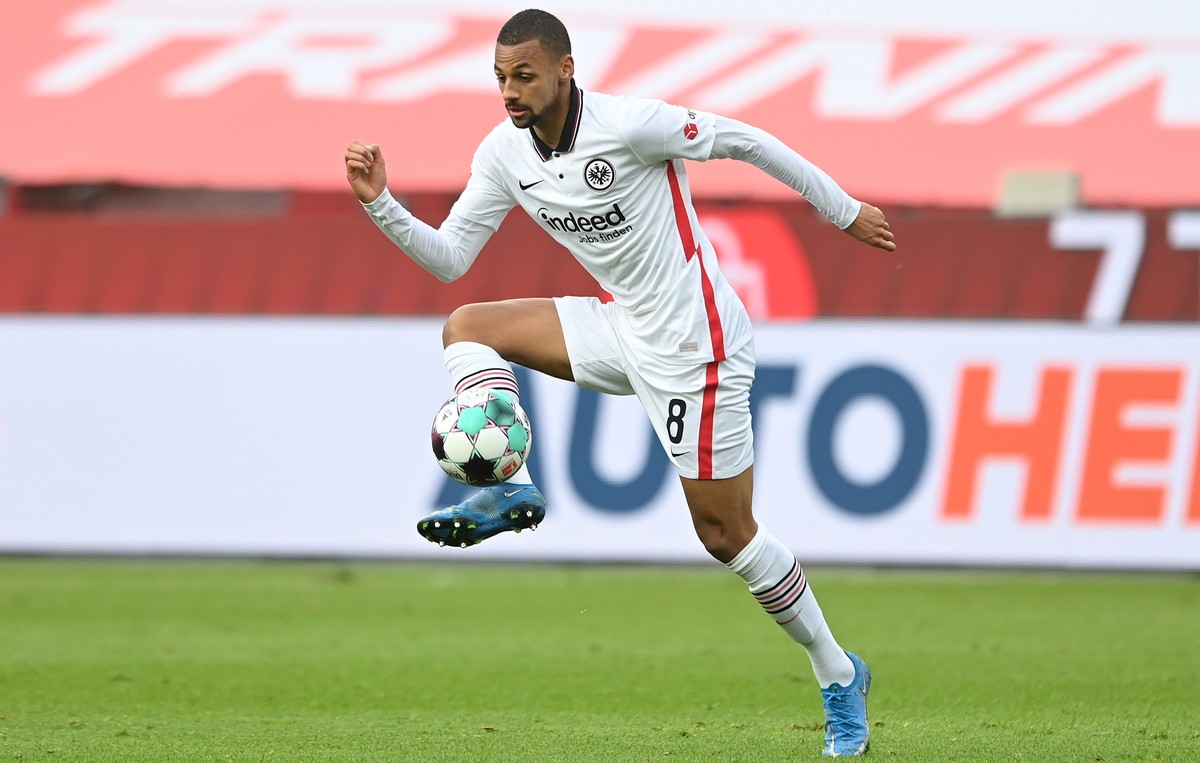 epa09157169 Frankfurt's Djibril Sow in action during the German Bundesliga soccer match between Bayer 04 Leverkusen and Eintracht Frankfurt in Leverkusen, Germany, 24 April 2021. EPA/SASCHA STEIN ...