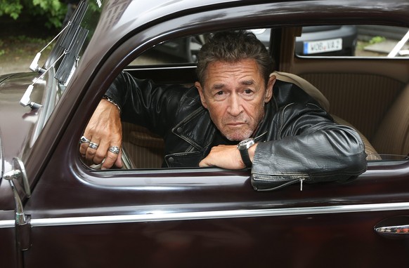 Hätte Peter Maffay mit 18 ein Kind gezeugt, das wiederum mit 18 Jahren ein Kind bekommen hätte, wäre das jetzt zwei Jahre älter als seine neue Liebe.