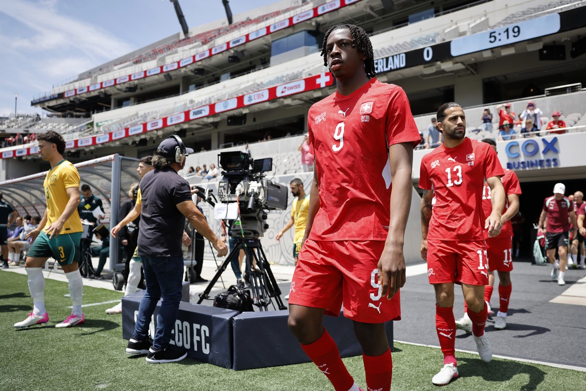 Switzerland's Johan Manzambi, front, Ricardo Rodriguez and their teammates enter the pitch prior to a friendly soccer match between Switzerland and Australia at the Snapdragon Stadium in San Dieg ...