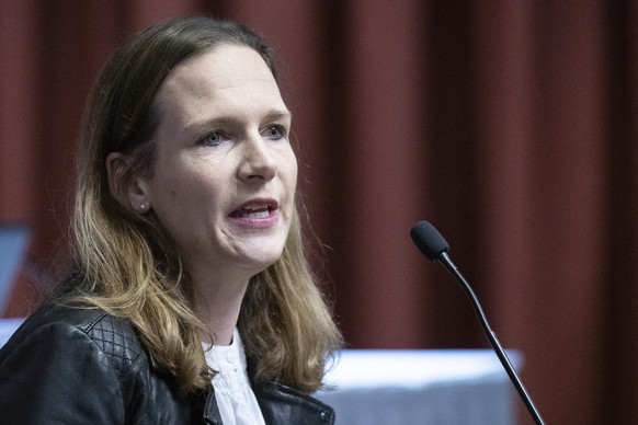 Evi Allemann, Berner SP Regierungsraetin und Bundesratskandidatin, spricht am Parteitag der SP Region Bern - Mittelland, am Montag, 14. November 2022, in Bern. (KEYSTONE/Peter Schneider)