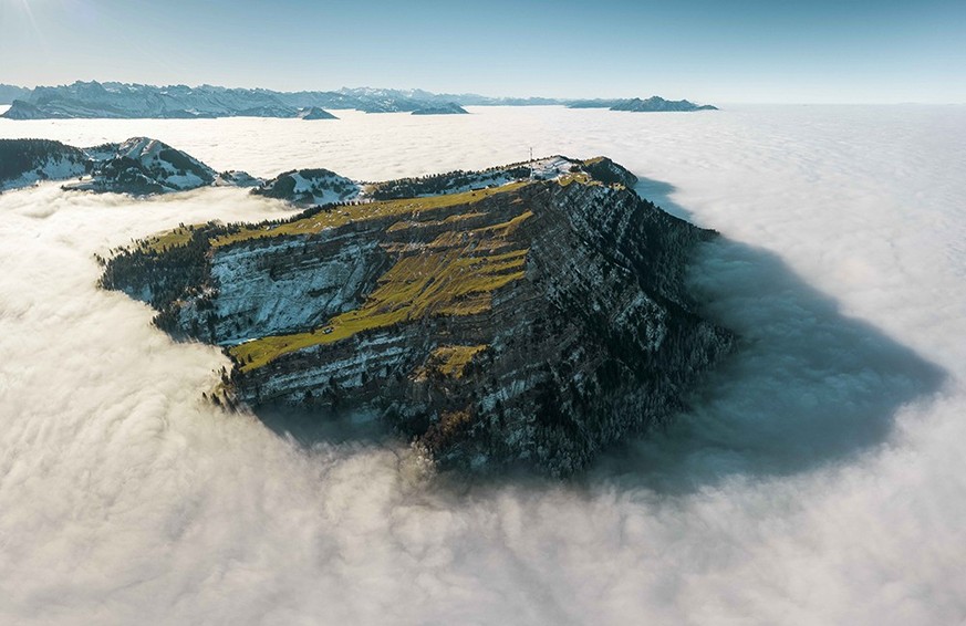 Inselberg Rigi Kulm ältestes Gipfelhotel der Schweiz Schweiz der Rekorde Nebelmeer
