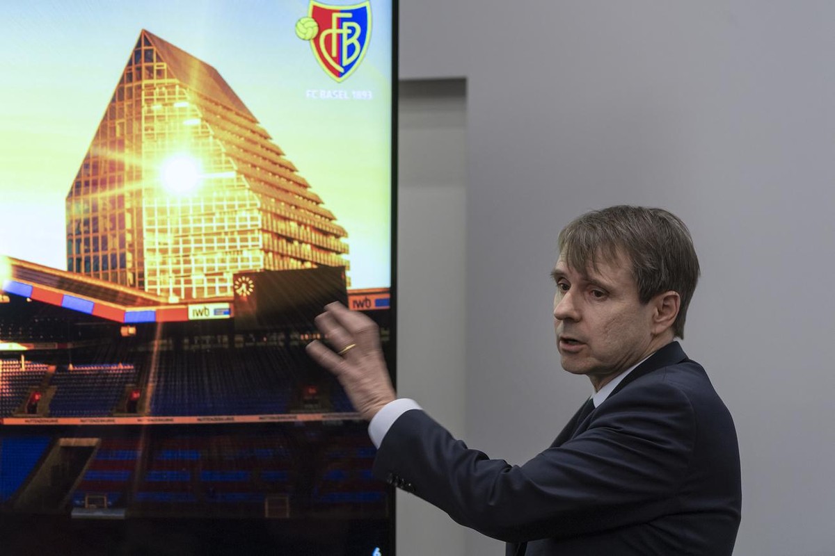 Bernhard Burgener, Praesident des FC Basel, spricht an der Bilanzmedienkonferenz in Basel, am Donnerstag, 5. April 2018. (KEYSTONE/Georgios Kefalas)