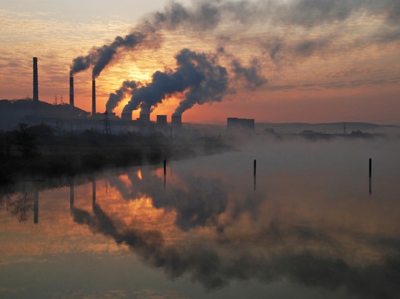 Fabrikschlote, Treibhausgas, Umweltverschmutzung, Klimaerwärmung (Symbolbild)
