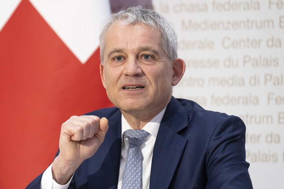 Bundesrat Beat Jans spricht an einer Medienkonferenz zur Verbesserung des polizeilichen Informationsaustauschs .Teilrevision der Bundesverfassung und Aenderung des Bundesgesetzes ueber die polizeilic ...