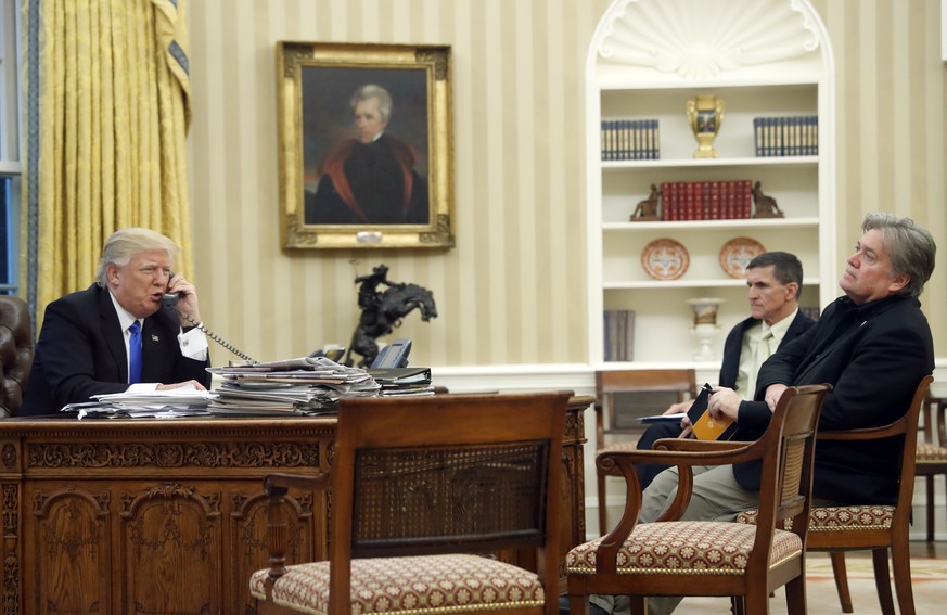 Bannon im Oval Office