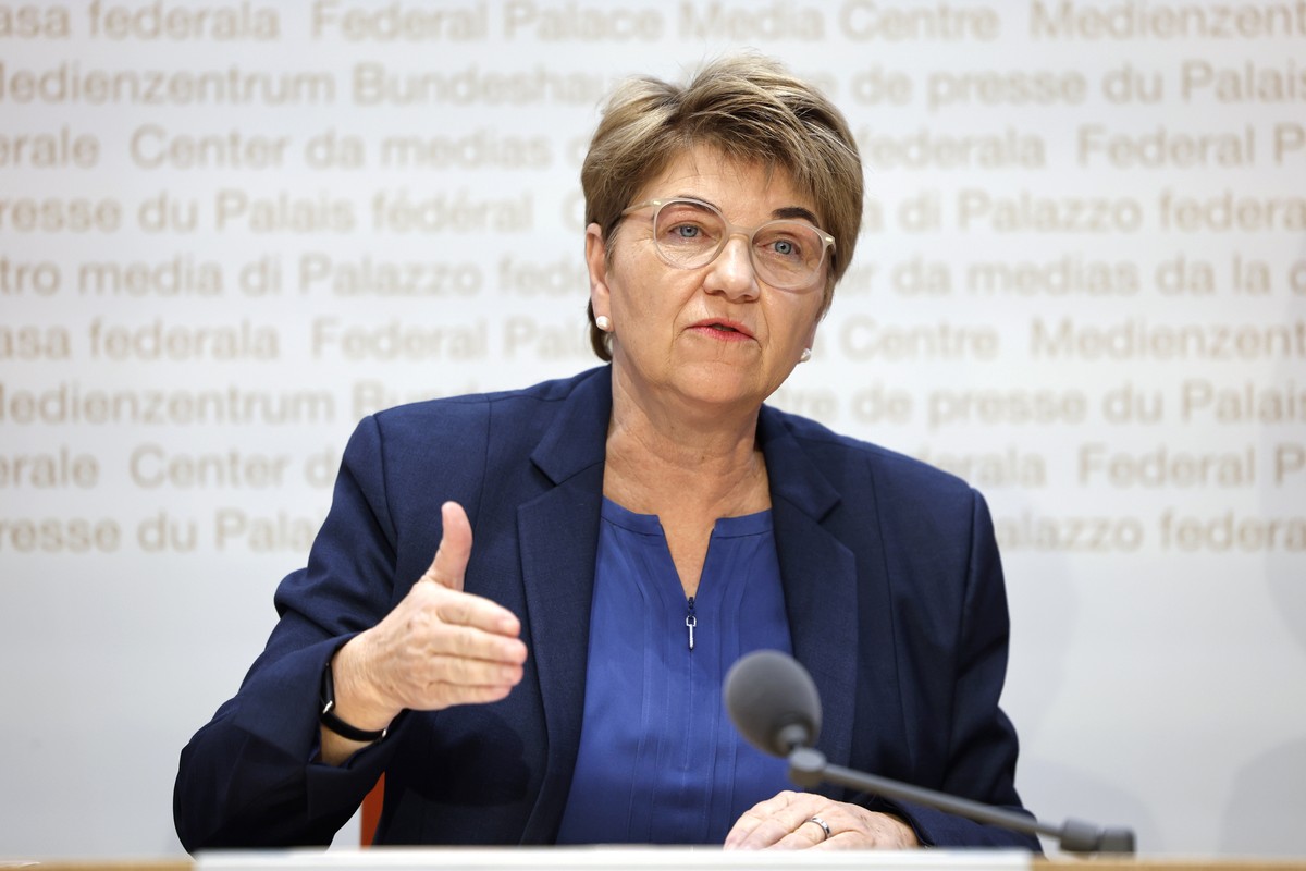 Bundesraetin Viola Amherd spricht waehrend einer Medienkonferenz zum Bericht zur Weiterentwicklung des Dienstpflichtsystems, am Mittwoch, 15. Januar 2024 in Bern. (KEYSTONE/Peter Klaunzer)