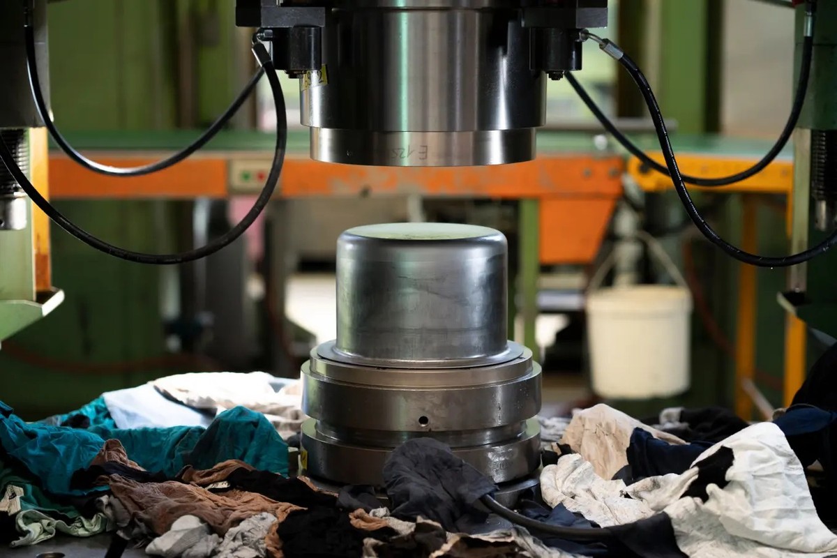 Dorothee Auwärter, Kuhn-Rikon, Pfannen-Fabrik in Rikon ZH.