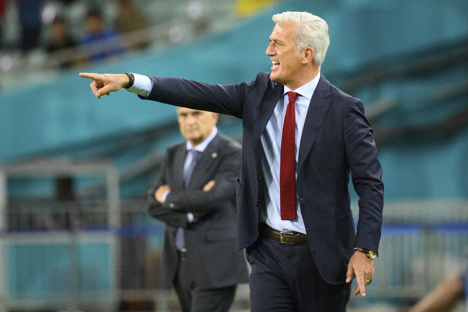 epa09289032 Switzerland&#039;s head coach Vladimir Petkovic gestures in front of Turkey&#039;s head coach Senol Gunes during the UEFA EURO 2020 group A preliminary round soccer match between Switzerla ...