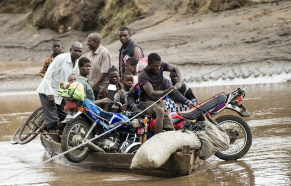 FILE - Men transport their salvaged belongings in Chiradzulu, southern Malawi, March 17, 2023. During a conference in the Ethiopian capital of Addis Ababa on Monday, March 20, 2023, leaders of African ...