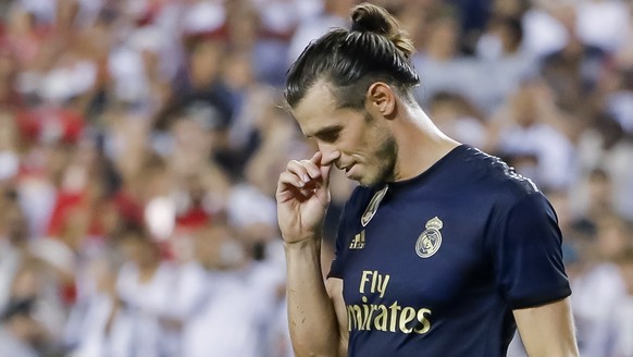 epa07736286 Real Madrid forward Gareth Bale reacts after missing a penalty kick attempt against the Arsenal during the second half of the International Champions Cup (ICC) soccer match between Real Ma ...