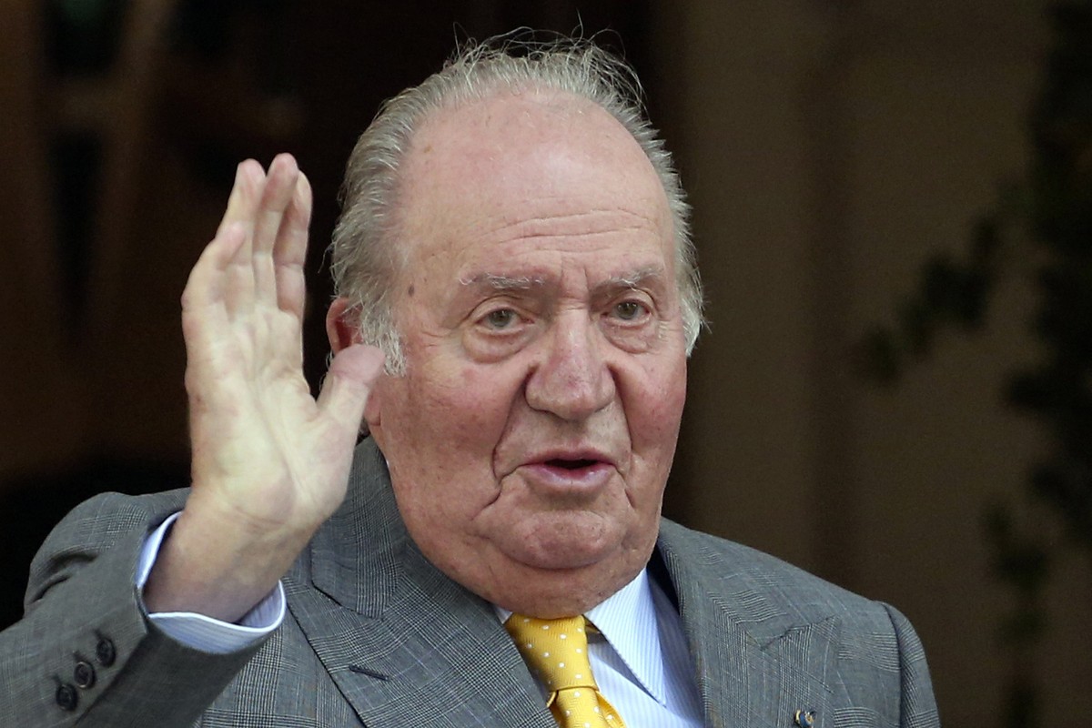 FILE - In this March 10, 2018, file photo, Spain's former monarch King Juan Carlos waves upon his arrival to the Academia Diplomatica de Chile, in Santiago. The Spanish parliament's decision ...