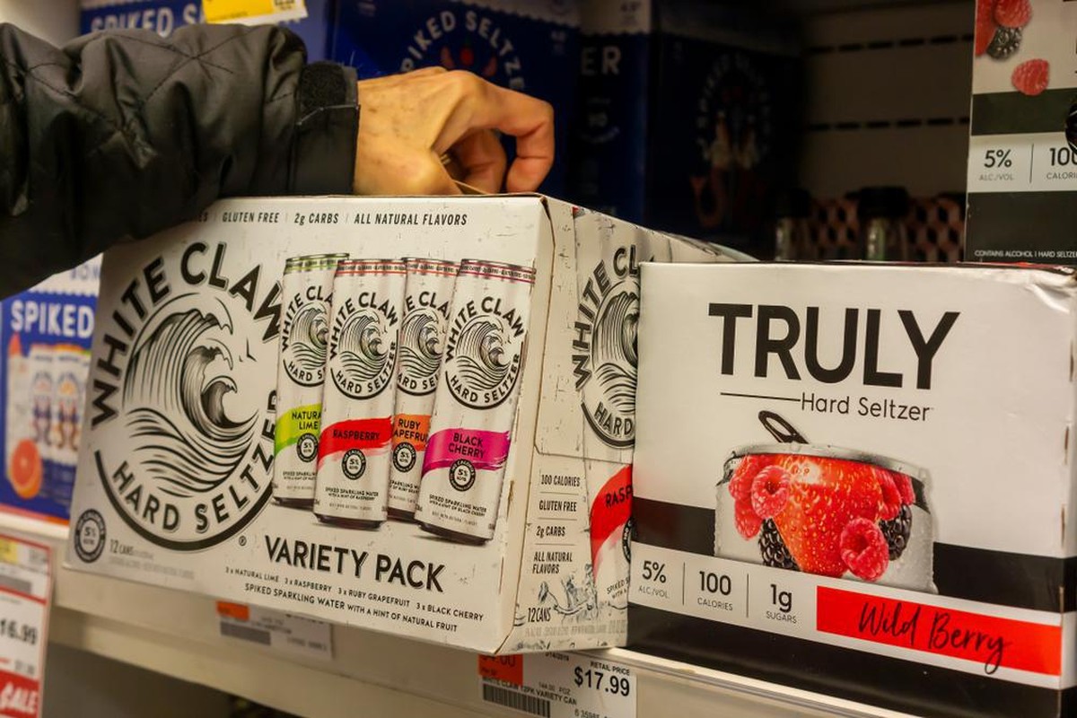 hard seltzer white claw ashland truly PBR fick's USA mineral alkohol trinken drinks