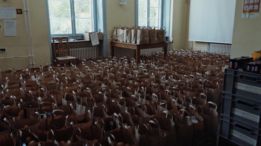 Die Autonome Schule verteilt jede Woche 2000 Essens-Säcke an Bedürftige. 