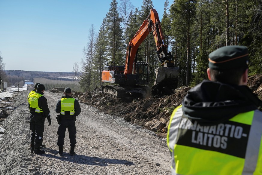 Finland&#039;s border guards stay at construction site of the border barrier fence between Finland, right, and Russia, near Pelkola border crossing point in Imatra, south-eastern Finland, Friday, Apri ...