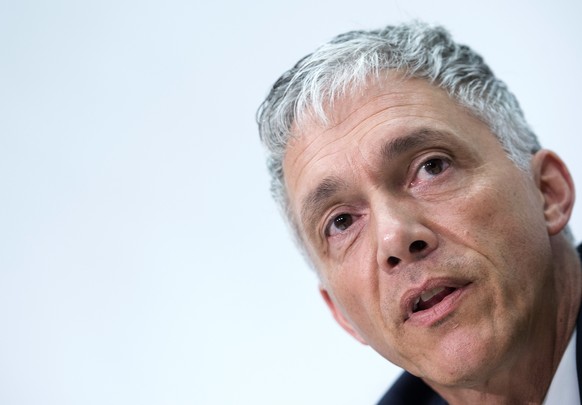 Bundesanwalt Michael Lauber aeussert sich zum Fall FIFA und zu seiner Wiederwahl, am Mittwoch, 17. Juni 2015, in Bern. (KEYSTONE/Marcel Bieri)

Switzerland’s attorney general Michael Lauber speaks dur ...