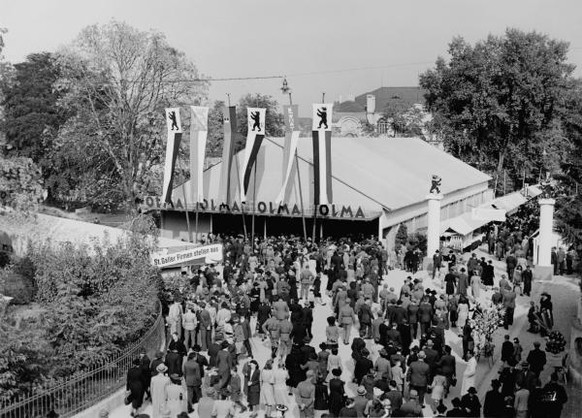 Haupteingang der 1. Olma 1943 an der Museumstrasse.