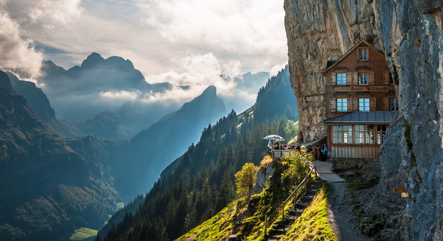 Jetzt ist es offiziell: Der schönste Ort der Welt liegt in der Schweiz – Diese 10 atemberaubenden Plätze (plus 214 weitere) hat der Äscher hinter sich gelassen