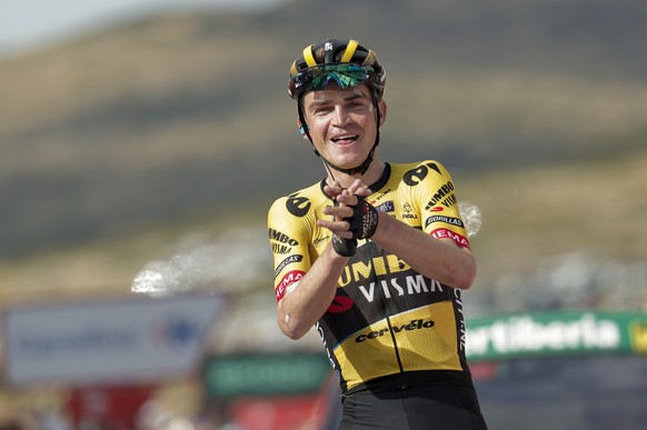 epa10831168 US rider Sepp Kuss of Jumbo-Visma team wins the sixth stage of the Vuelta a Espana, a 181.3km cycling race from La Vall d&#039;Uixo to Observatorio Astrofisico de Javalambre, Spain, 31 Aug ...