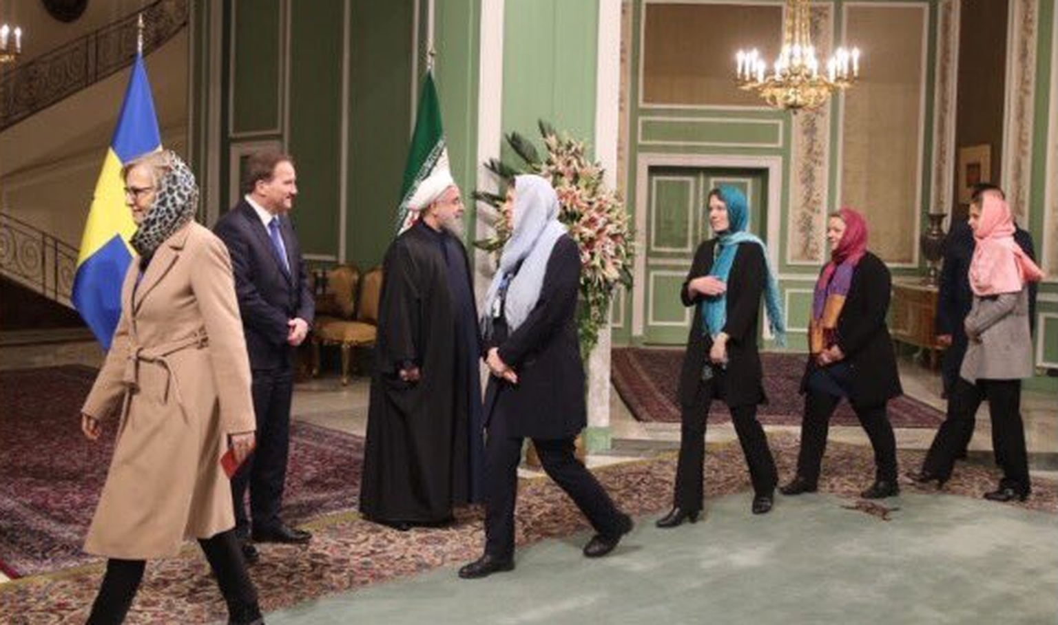 Schwedens Feministinnen mit Kopftuch in Teheran.