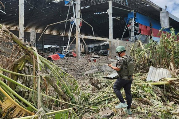 In this photo released by Agence Kampuchea Press (AKP), a distraction building is seen after a Thai bombing in Poipet town, Banteay Meanchey Province, Cambodia, Thursday, Dec. 18, 2025. (AKP via AP)
C ...