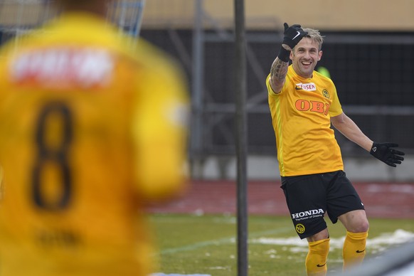 Le joueur bernois Miralem Sulejmani, droite, laissen eclater sa joie, apres avoir inscrit le 1:0, lors de la rencontre de football de Super League entre le FC Lausanne-Sport, LS, et le BSC Young Boys  ...