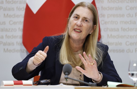 Staatsekretaerin Helene Budliger Artieda, Direktorin des Staatssekretariats fuer Wirtschaft SECO, spricht waehrend einer Medienkonferenz des Bundesrates zum Lohnschutz, am Mittwoch, 19. Februar 2025,  ...
