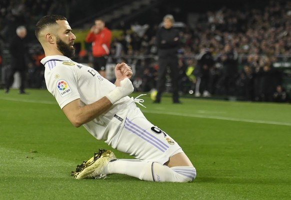 epa10505607 Real Madrid&#039;s Karim Benzema celebrates after scoring a goal that was later disallowed by VAR during the Spanish LaLiga soccer match between Real Betis and Real Madrid, in Sevilla, sou ...