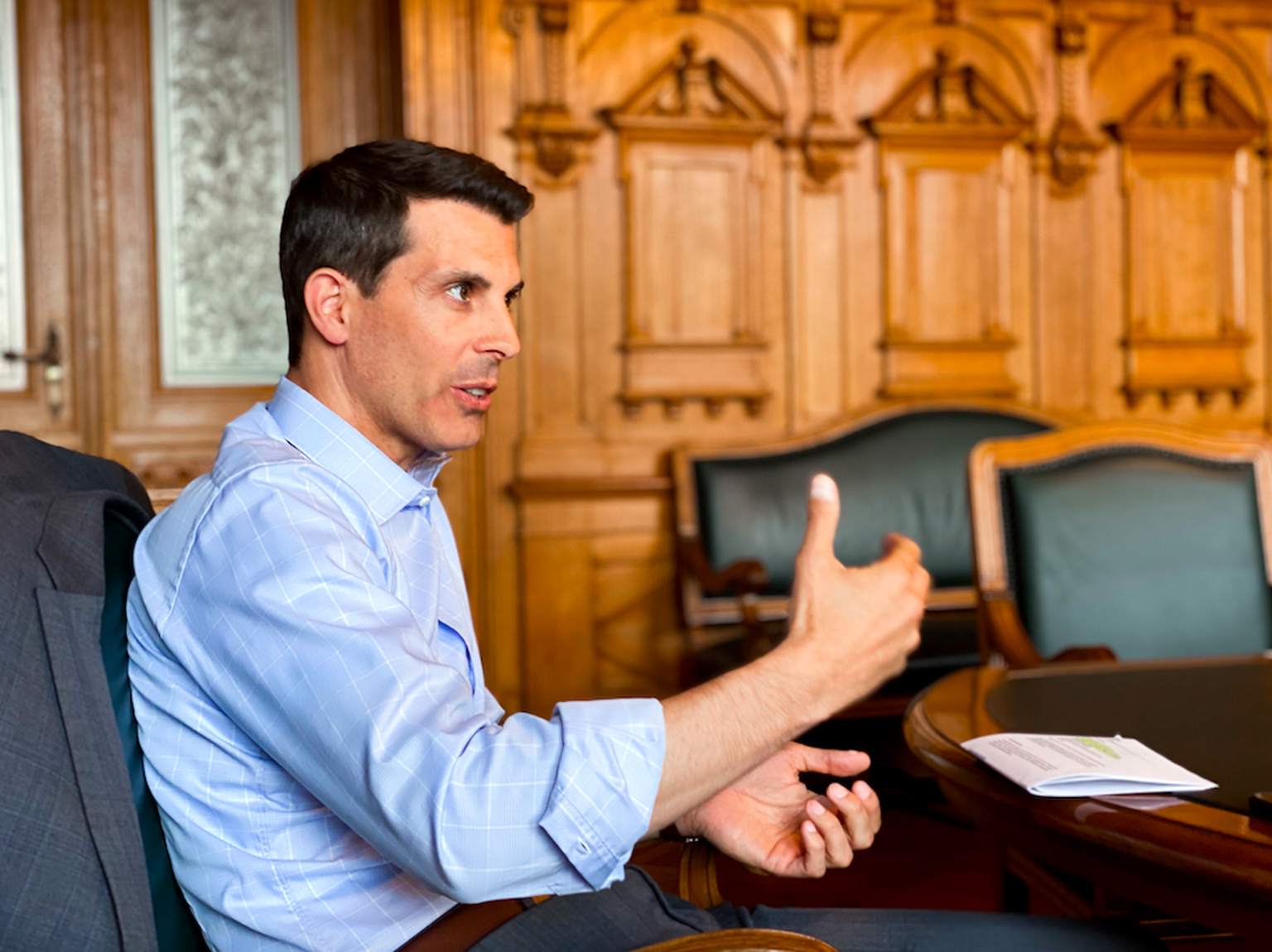 FDP-Präsident Thierry Burkart im Interview. Parteipräsident. Ständerat Aargau. Aufgenommen am 8. Juni 2023 im Vorzimmer des Ständerats des Bundeshauses in Bern. FDP.