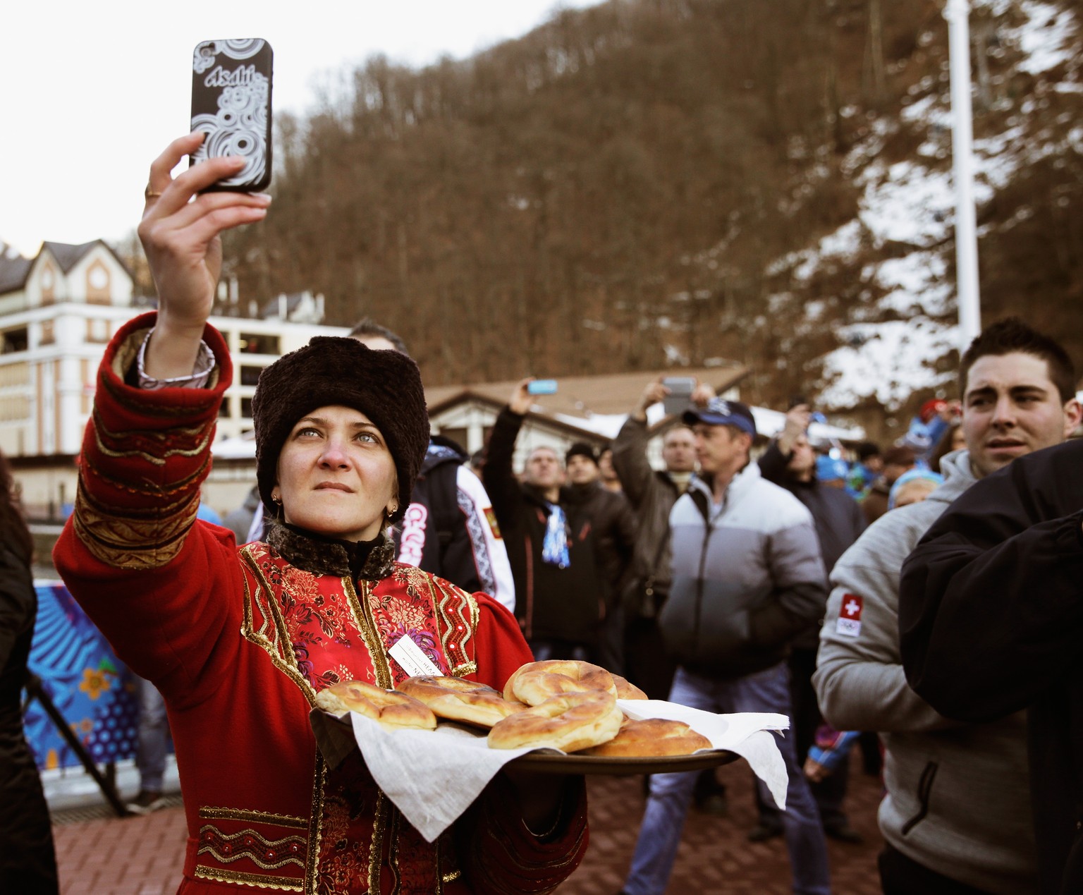 Brot und Spiele(-Apps) in Rosa Khutor, wo am 5. Februar das Olympische Feuer eintraf.