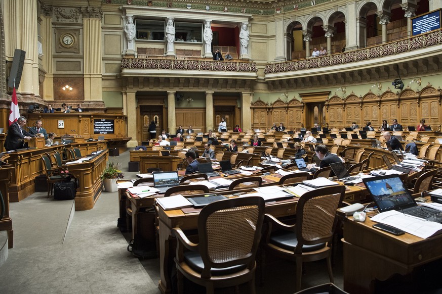 Ein praktisch leeren Saal waehrend der Beratung im Block B an der Herbstsession der Eidgenoessischen Raete in der Debatte zur Steuerung der Zuwanderung und Vollzugsverbesserungen bei den Freizuegigkei ...