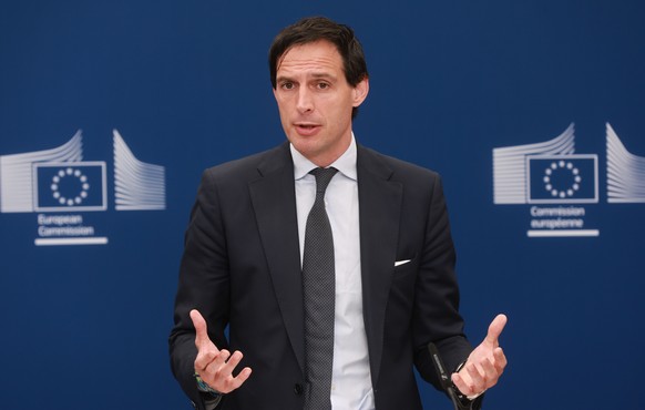 epa12139916 European Commissioner for Climate, Net-Zero and Clean Growth Wopke Hoekstra gives a press conference on the assessment of the National Energy and Climate Plans (NECPs) ahead of the weekly  ...