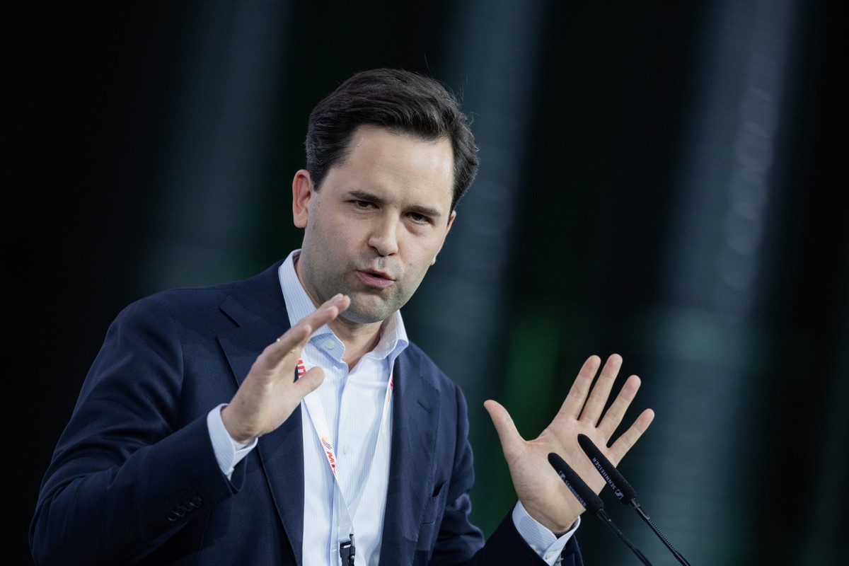 26.09.2025, Nordrhein-Westfalen, K�ln: Johannes Winkel, Bundesvorsitzender der Jungen Union, spricht beim 17. Bundesmittelstandstag der Mittelstands- und Wirtschaftsunion (MIT) in der Motorworld. Foto ...