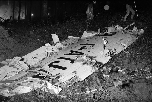 ARCHIVE --- VOR 25 JAHREN, AM 14. NOVEMBER 1990, STUERZTE EIN FLUGZEUG DER ALITALIA BEIM LANDEANFLUG AUF DEN FLUGHAFEN ZUERICH-KLOTEN AM STADLERBERG BEI WEIACH WEGEN DEFEKTER HÖHENMESSINSTRUMENTE AB. ...