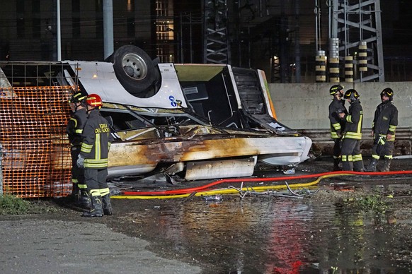 epa10898705 Firefighters work at the site where a passenger bus fell from an overpass ending up on railway tracks in Mestre, near Venice, Italy, late 03 October 2023 (issued 04 October 2023). At least ...