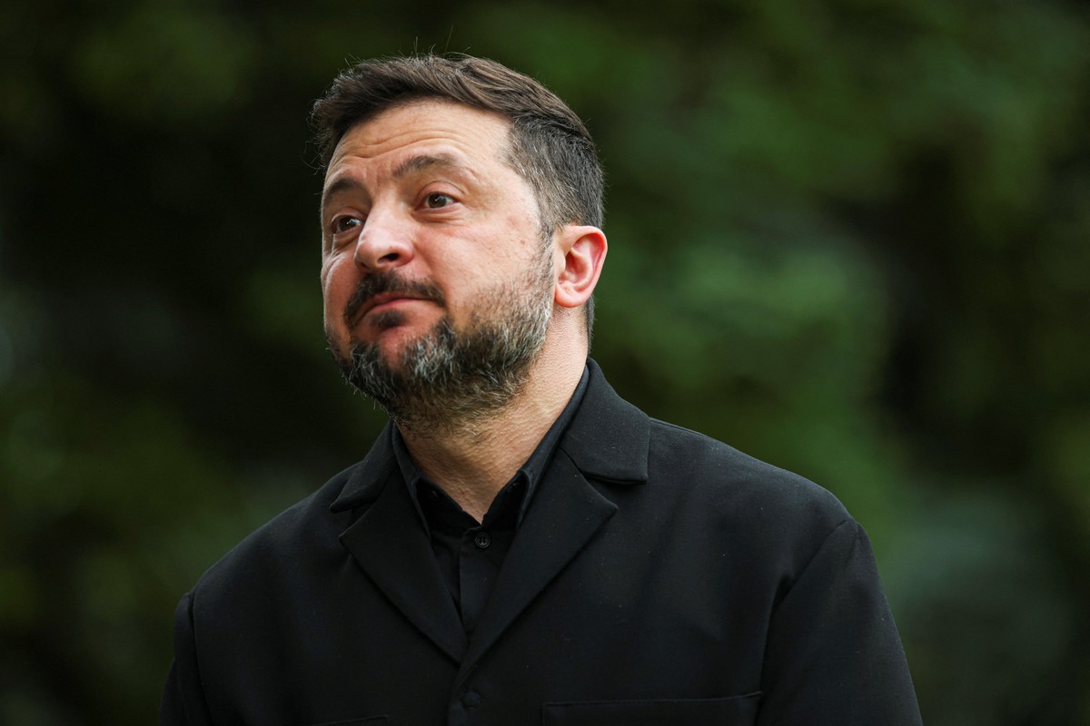 Ukrainian President Volodymyr Zelenskyy looks on as he meets British Prime Minister Keir Starmer on the sidelines of the G7 summit, in Evian-les-Bains, France, Tuesday June 16, 2026. (Isabel Infantes/ ...