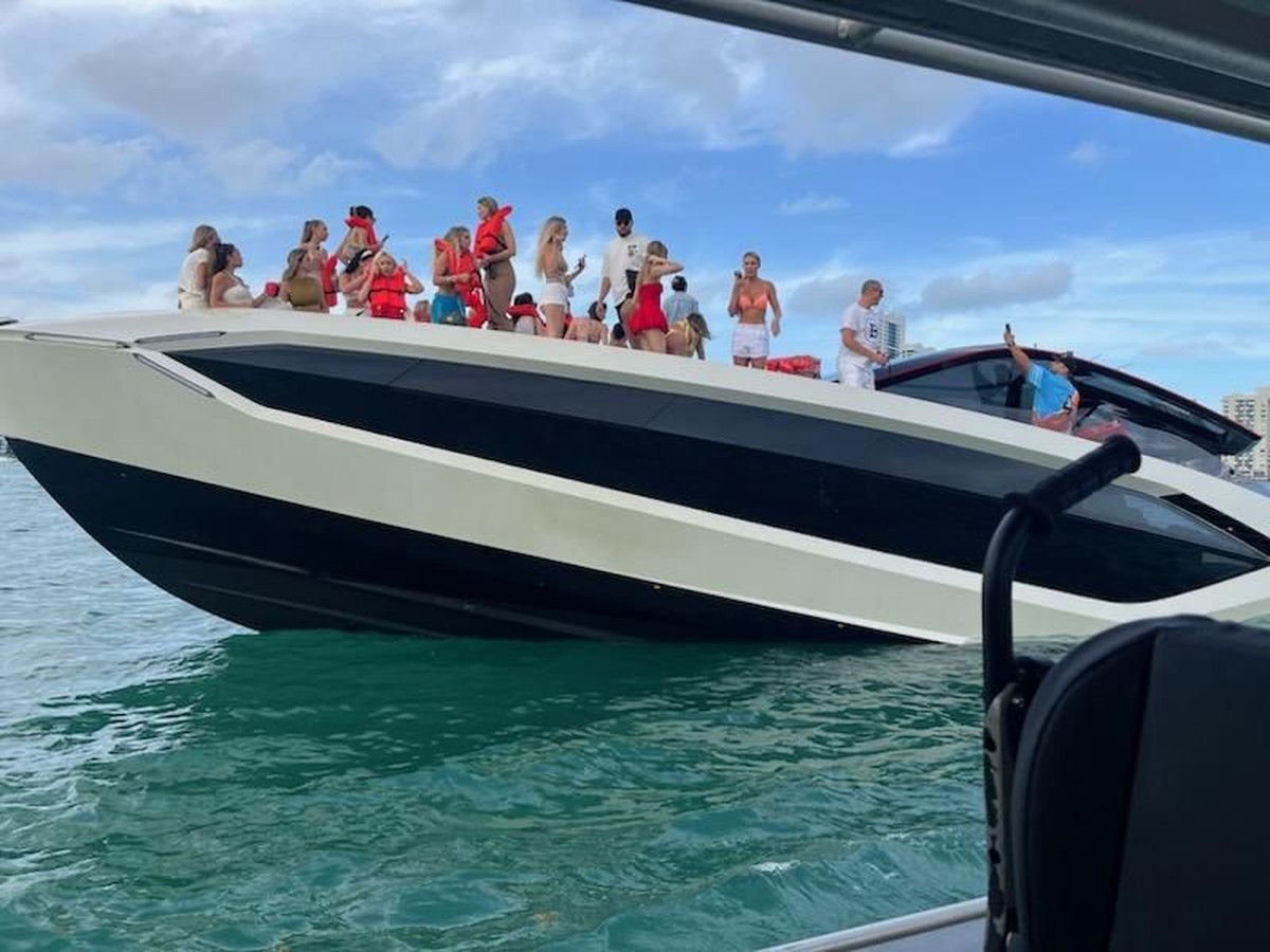 Sie dachten, sie würden zu einem entspannten Nachmittag voller Party und Vergnügen aufbrechen – doch für diese Influencer wurde der Samstag in Miami zu einem deutlich weniger angenehmen Erlebnis.